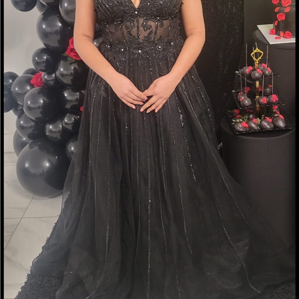 Black Evening Dress with Sparkle Size 8 or fits a size Medium - Picture 2 of 4